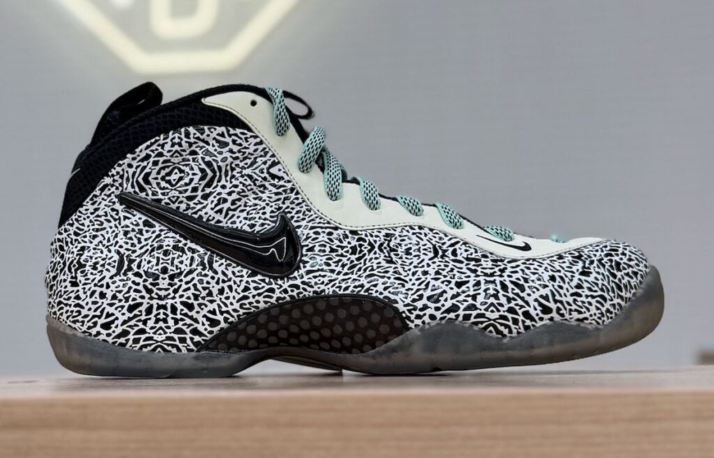 FIRST LOOK: Nike Air Foamposite Pro “Glow in The Dark” Sample